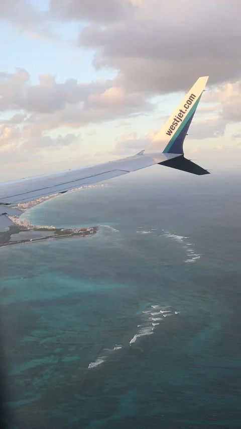 West Jet Flight Over Cancun Stock Footage 172270794