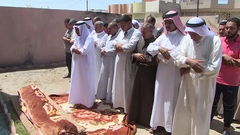 West Mosul - Funeral 2017 Vídeo Stock 79239936