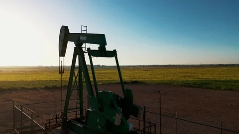West Texas Oil Pumping in the early morning shot by a drone 스톡 동영상 106900152
