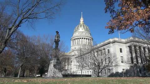 West Virginia state capitol building &amp; Stonewall Jackson Stock-Footage 24687095