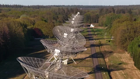Westerbork synthesis radio telescope array aerial view Stockbeeldmateriaal 333966158