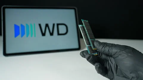 Western Digital background, display of the internal SSD Solid State Drive 库存影片 335088472