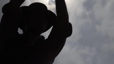 Western Man digging with pick and shovel in the hot sun Stock-Footage 99757271