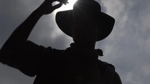 Western Man digging with pick and shovel takes off hat in the hot sun Stock-Footage 99757505
