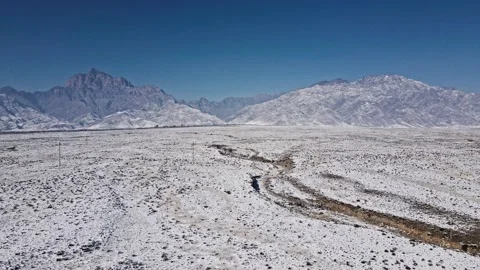 Western mountain range winter Gobi land Vídeo Stock 233556643