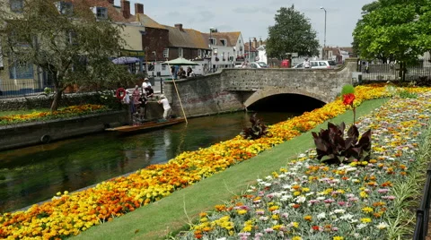 Westgate Bridge, River Stour, Canterbury, Kent, England Vídeos de archivo 42075357