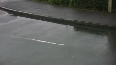 Wet snow falling on to road Video stock 34049960