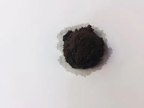 Wet Spent Robusta Coffee Grounds Pile on White Background Foto stock