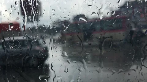 Wet Window view of an urban environment Vídeo Stock 336387050