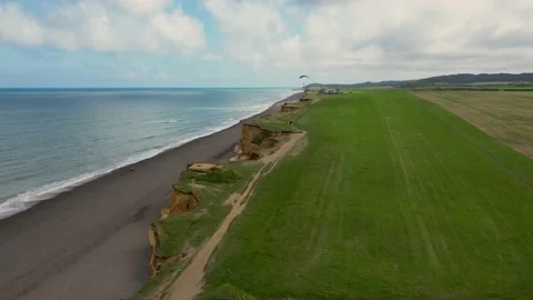 Weybourne beach cliffs Paragliding 動画素材 220467829