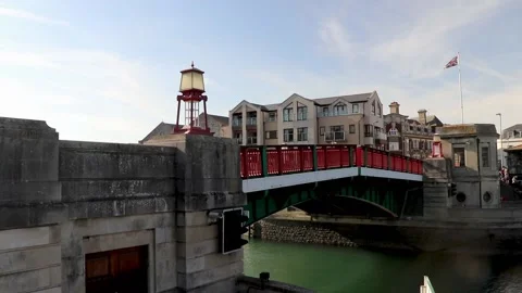 Weymouth bridge closing 스톡 동영상 137264507