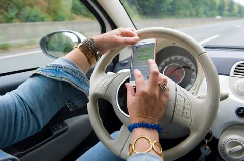 Whatsapp while driving Foto stock