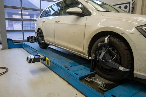 Wheel alignment with the latest laser technology is carried out in the car... Stock Photos