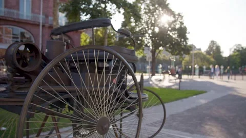 Wheel of the first car in Sunset left to right Vídeos de archivo 159887738