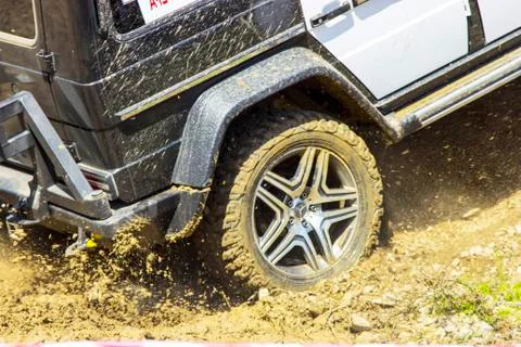 Wheel of a jeep in the mud Foto stock
