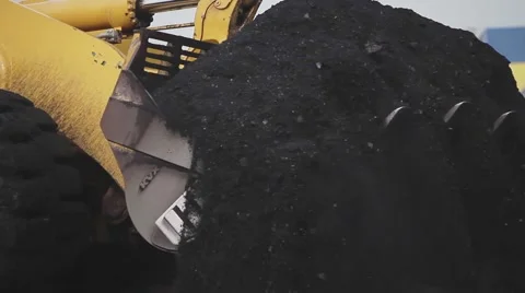 Wheel loader going with coal Stock-Footage 47610423