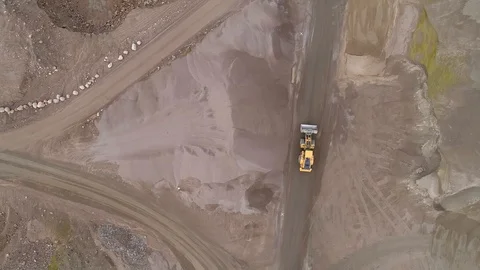 Wheel loader in gravel pit Stock-Footage 118012871