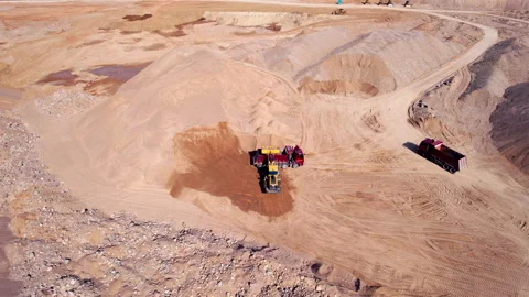 Wheel loader load sand in dump truck in open pit. Heavy machinery in opencast 스톡 동영상 191639763