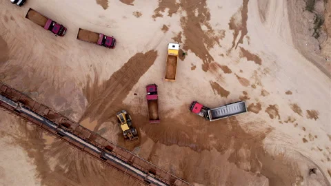 Wheel loader load sand in tipper truck in open pit. Loader on earthworks 스톡 동영상 193993866