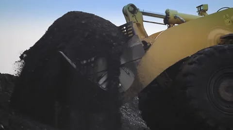 Wheel loader scoops coal Stock Footage 47605885
