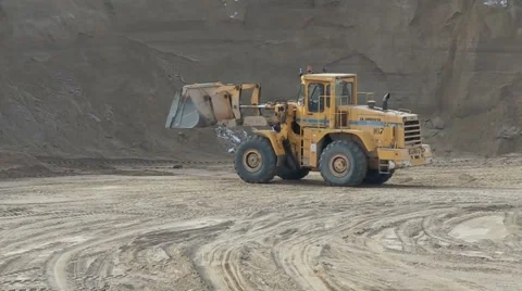 Wheel loader unloading sand at earthmoving works Video stock 49912187