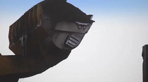 Wheel loader unloads coal Stock-Footage 47605873
