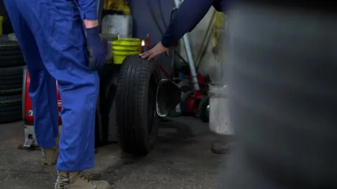 Wheel repairing 2 Video stock 228803400