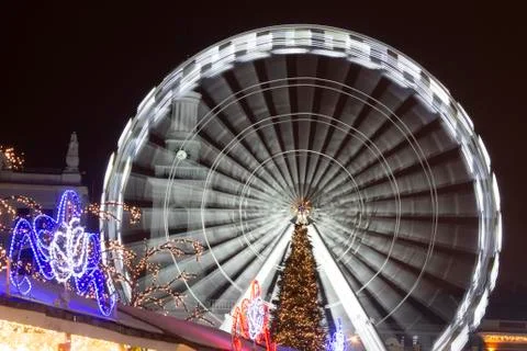 Wheel of View at Kontraktova Square, Kiev. Night city. Foto stock