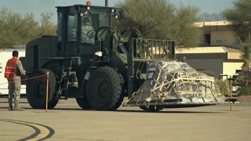 Wheeled loader moving pallet of cargo Stock Footage 85840285