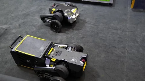 A wheeled quadruped robot on a test track. Vídeo Stock 344275458