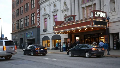 WHEELING, WV - Circa April 1 2019 - Timelapse of Capitol Theatre in Wheeling WV Vídeos de archivo 105551578