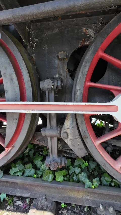 Wheels of an old abandoned steam train . Rusty steam train wheel Vídeo Stock 288744743