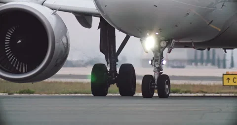 The wheels of a passenger plane drive down the airport runway after landing. Vídeos de archivo 246475572
