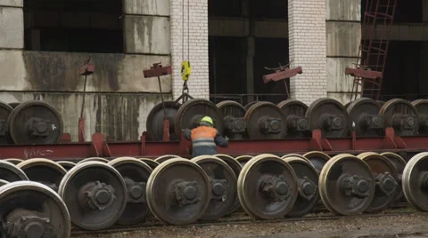 Wheels of train in the factory 動画素材 33402775