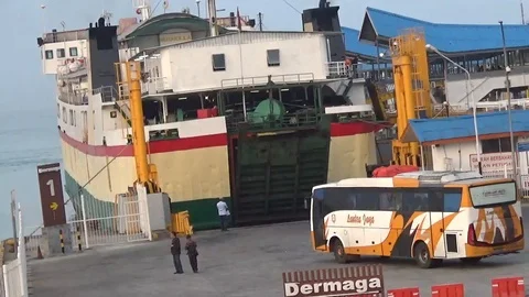 When the door of the ship is ready to become a way for vehicles to pass Stock-Footage 93882712
