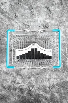 When will inflation go down. shopping basket with graph showing prices goin.. 库存照片