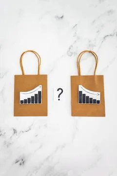 When will inflation go down. shopping bags with graph showing prices increa.. 库存照片