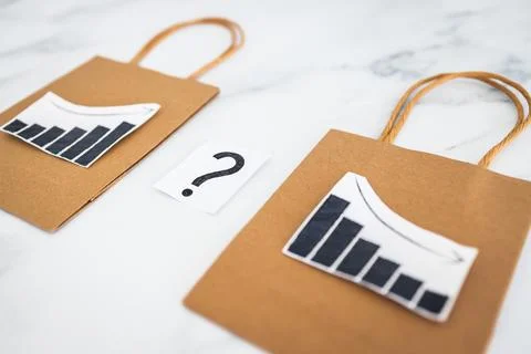 When will inflation go down. shopping bags with graph showing prices increa.. 스톡 사진