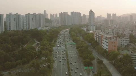 Whenever at work, there is traffic on Shenzhen’s roads 库存影片 148501032