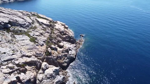 Where Earth Meets Sea: A Dramatic Coastal Vista Video stock 253547612