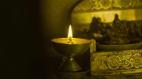 While looking at the lamp, the door closes 4k stable short Video stock 252211974