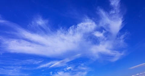 Whimsical shapes of the clouds in the sky in high winds Video stock 198552368