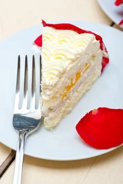 Whipped cream mango cake Foto stock