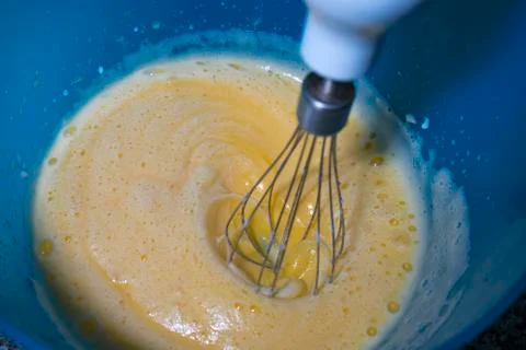  Whipping egg Stock Photos