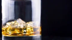 Ice cube falling into whisky glass – License Images – 11039807 ❘ StockFood