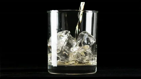 Whiskey on ice 스톡 동영상 493413