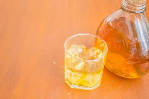 Whiskey on table. Foto stock