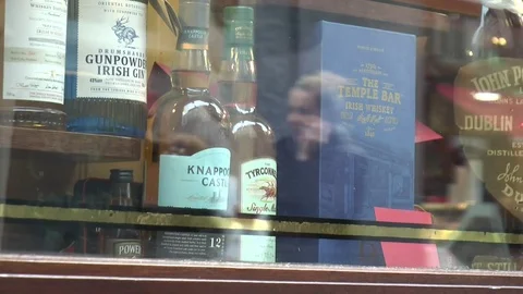 Whiskey Window in Temple Bar 스톡 동영상 79426573