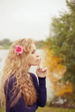 Whisper 스톡 사진