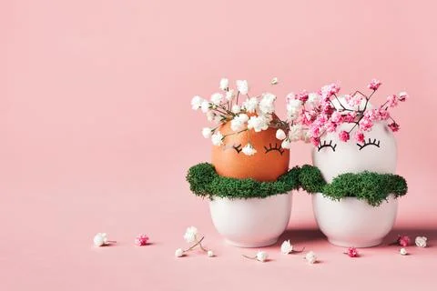 White and black Easter eggs with natural flowers wreath. Zero Waste Easter Stock Photos